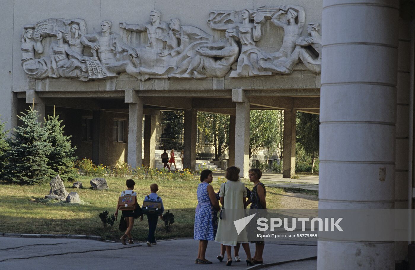 Sovremennik (Contemporary) Palace of Culture at Tiraspol Sewing Factory