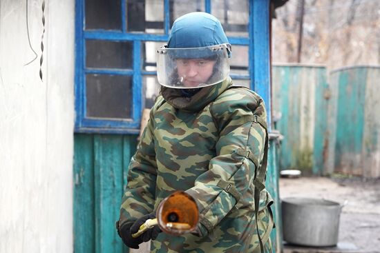 DPR Russia Ukraine Military Operation Demining