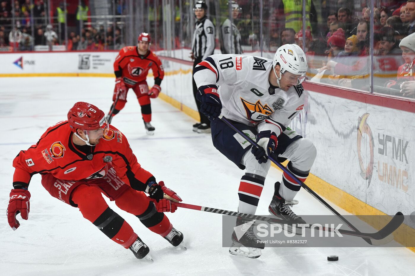 Russia Ice Hockey Kontinental League Avtomobilist - Metallurg