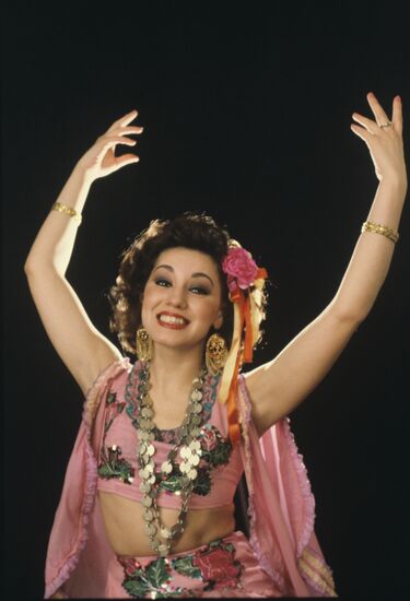 Performer Anzhelika Mashtakova