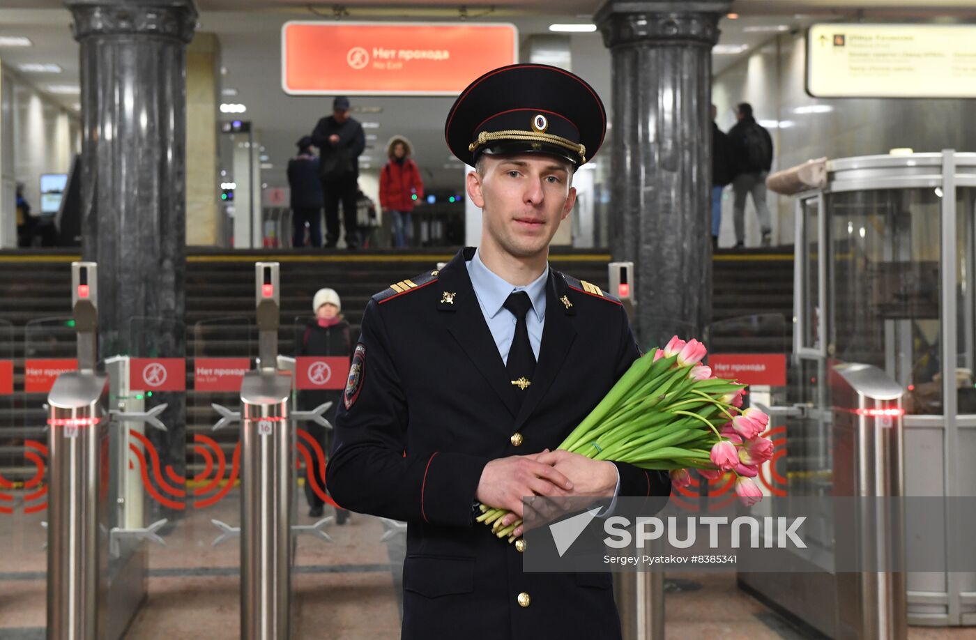 Russia Women's Day Metro