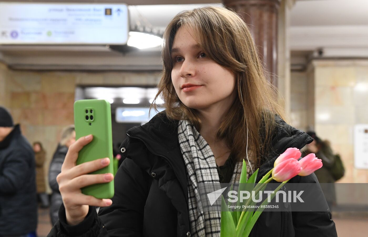 Russia Women's Day Metro