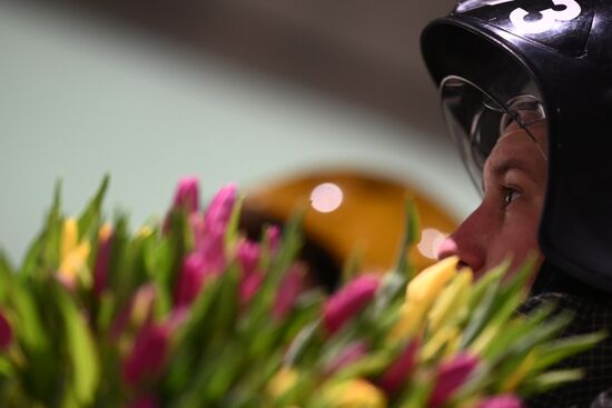 Russia Women's Day Metro