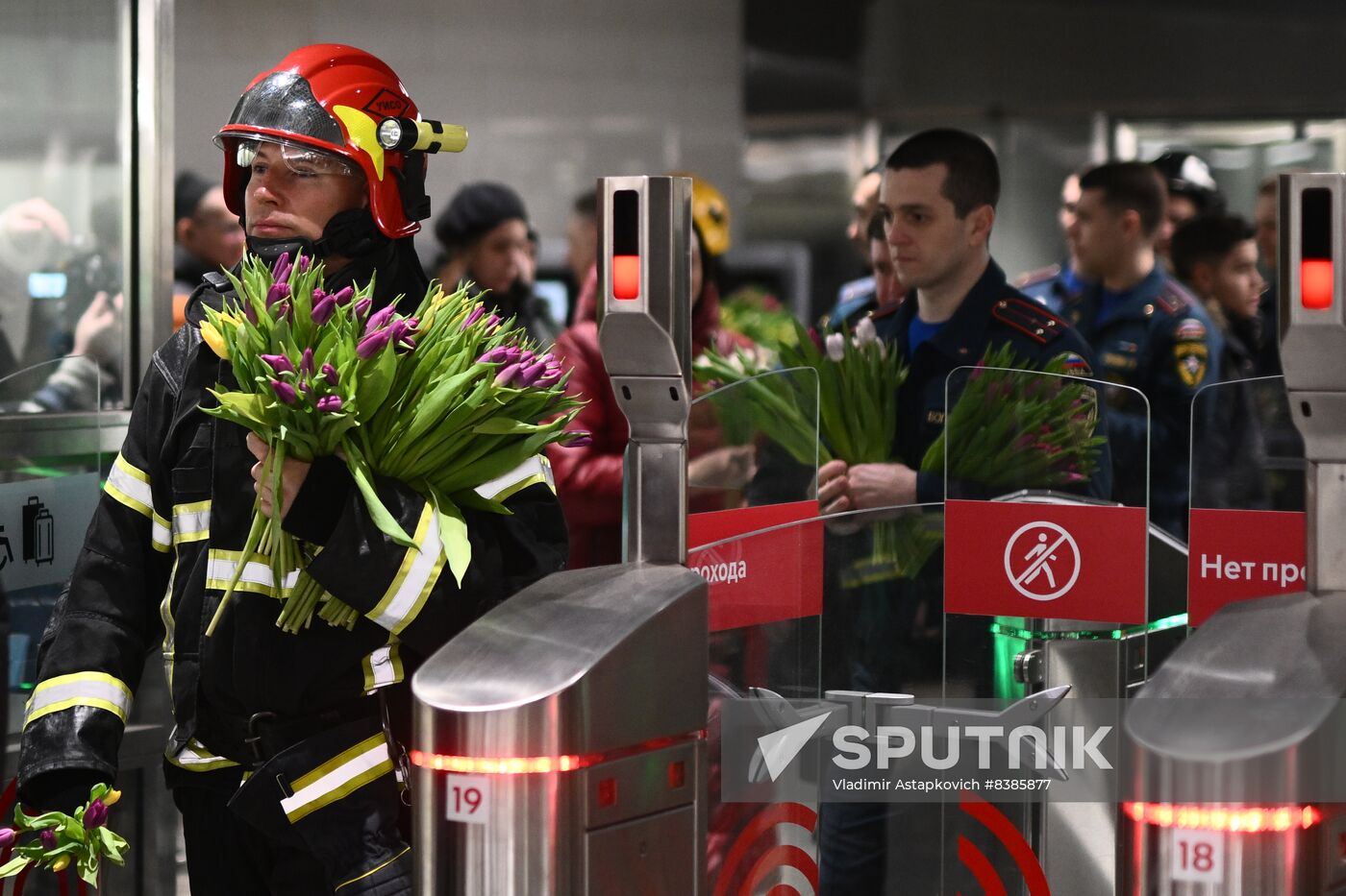 Russia Women's Day Metro