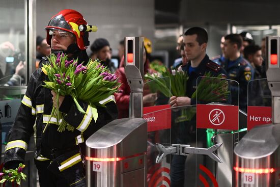 Russia Women's Day Metro