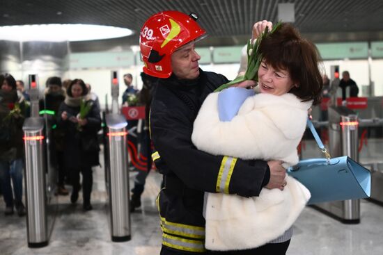 Russia Women's Day Metro