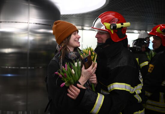 Russia Women's Day Metro