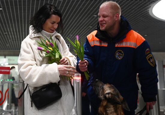 Russia Women's Day Metro