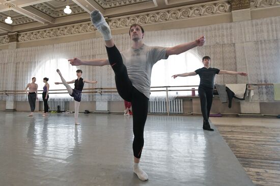 Russia Ukraine Military Operation Ballet Theatre