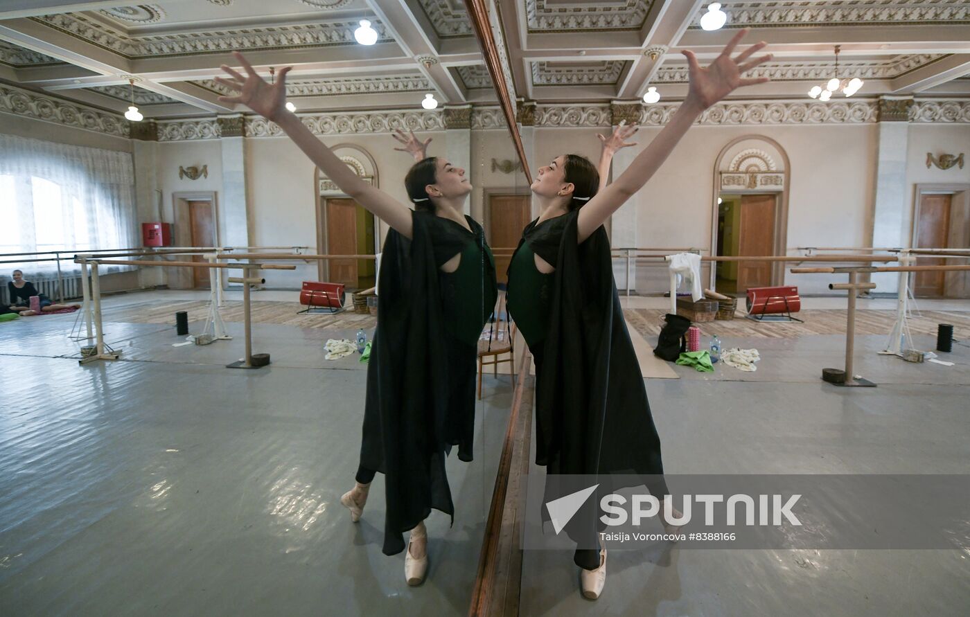 Russia Ukraine Military Operation Ballet Theatre