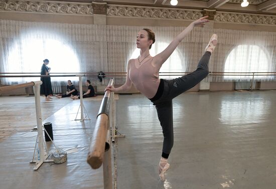 Russia Ukraine Military Operation Ballet Theatre