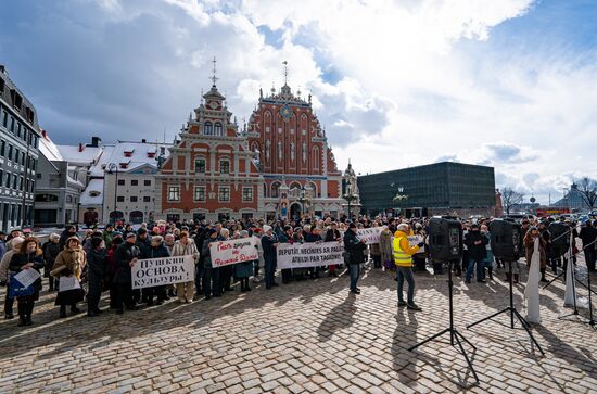 Latvia Russian Poet Monument Dismantling