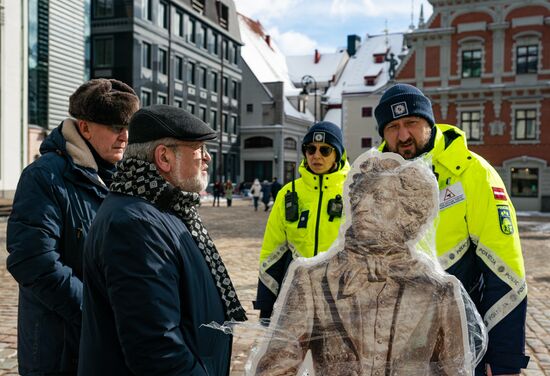 Latvia Russian Poet Monument Dismantling