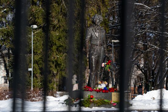Latvia Russian Poet Monument Dismantling