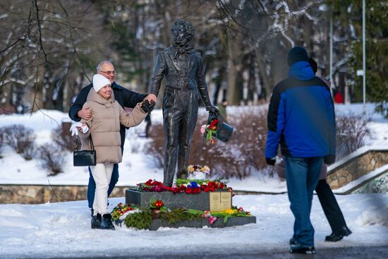 Latvia Russian Poet Monument Dismantling