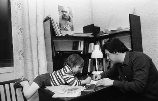 Learning according to American pediatrician Benjamin Spock's method
