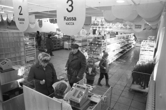 Rural department store in Loo