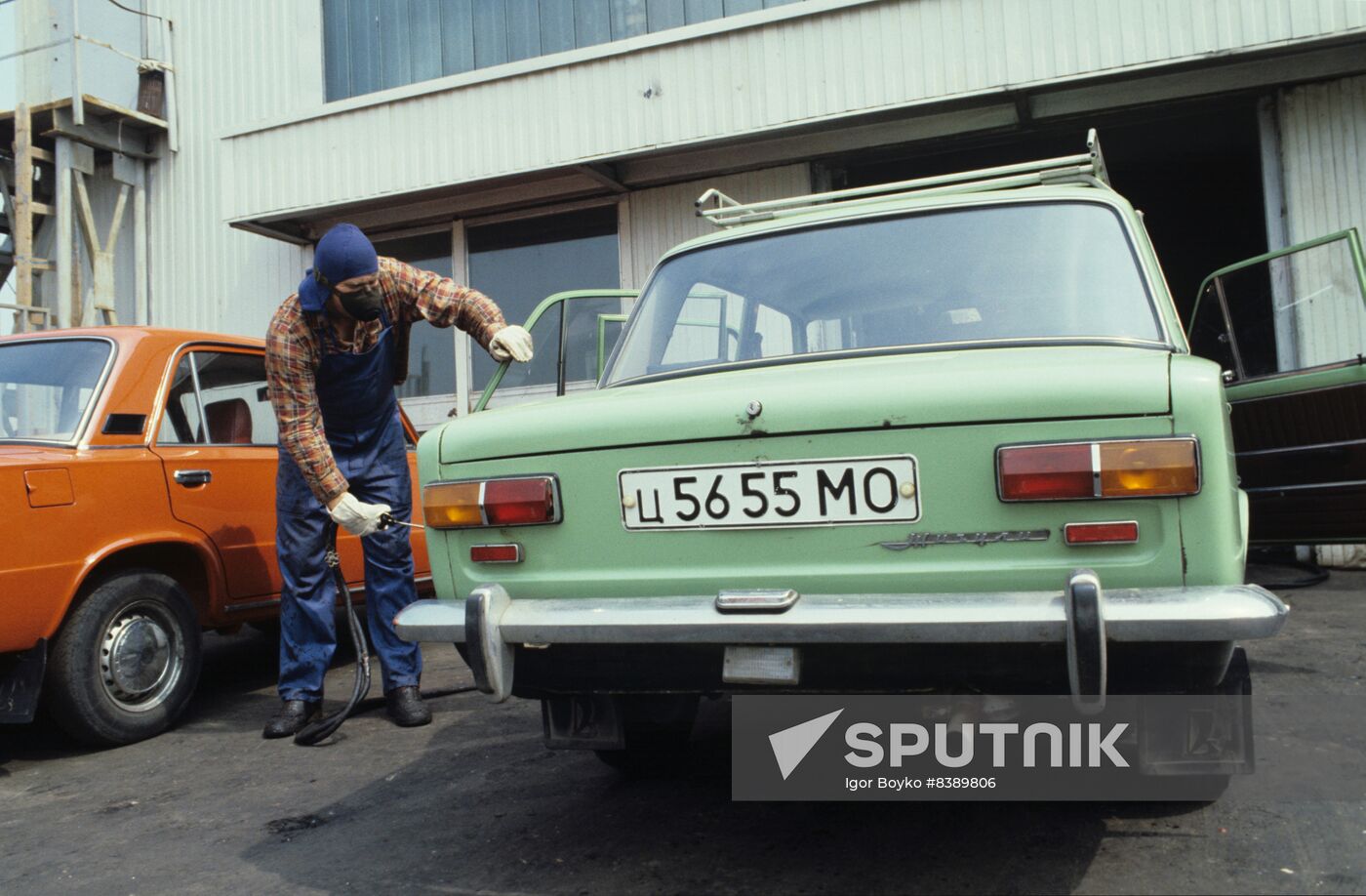 Car maintenance station