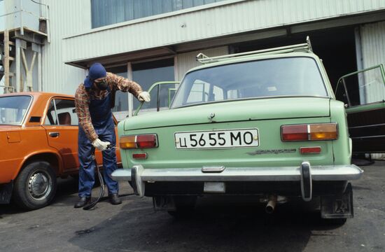 Car maintenance station