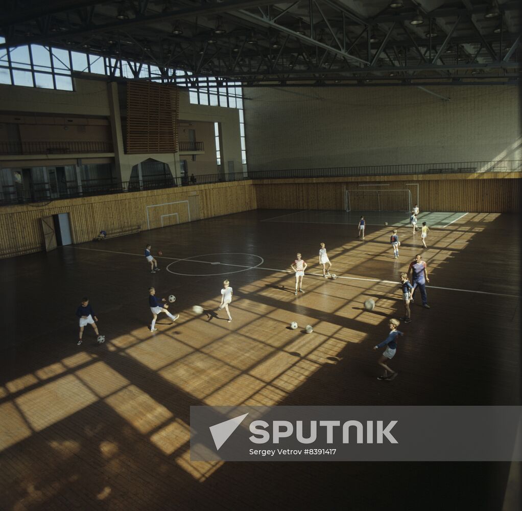 Members of Smena junior-league football school in training