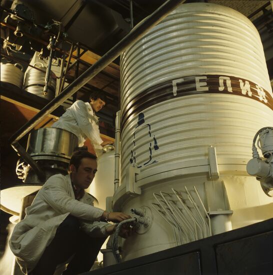 Topamak сryogenic gear