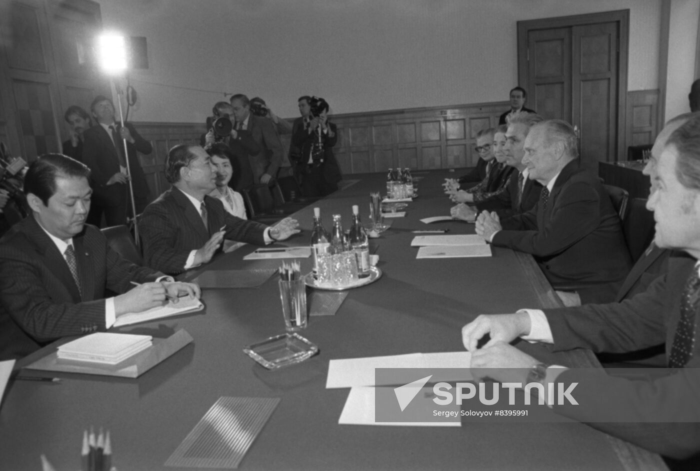 Soka Gakkai delegation visits Soviet Union