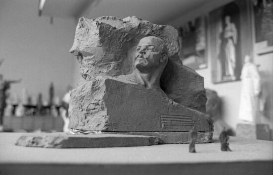 Soviet sculptor Lev Kerbel