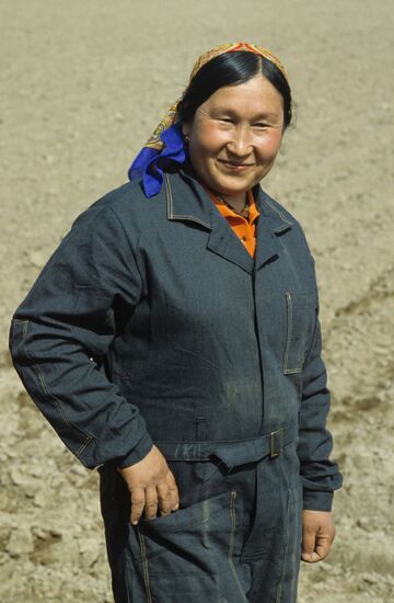 Harvester operator of 40th October Revolution Collective Farm in Uzbekistan