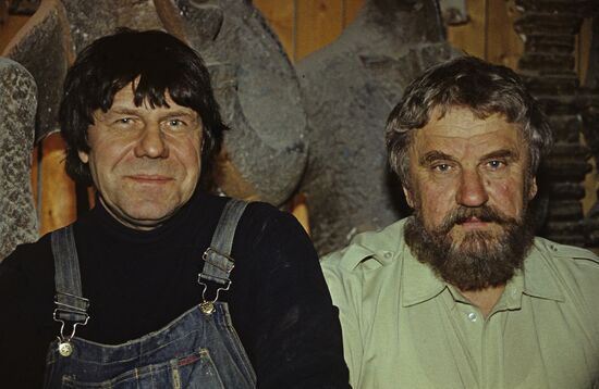 Sculptors Nikolai Silis and Vladimir Lemport