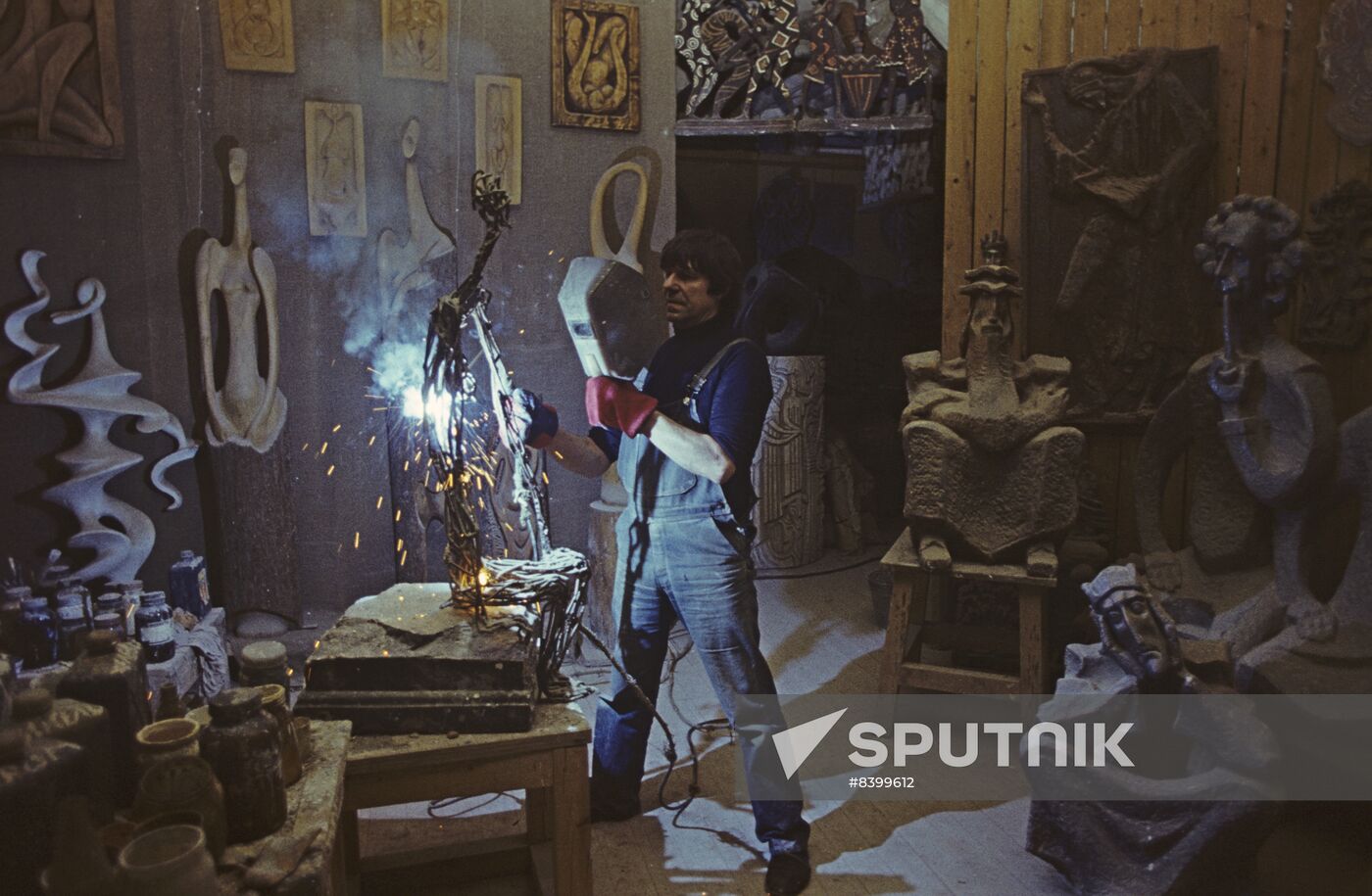 Sculptor Nikolai Silis