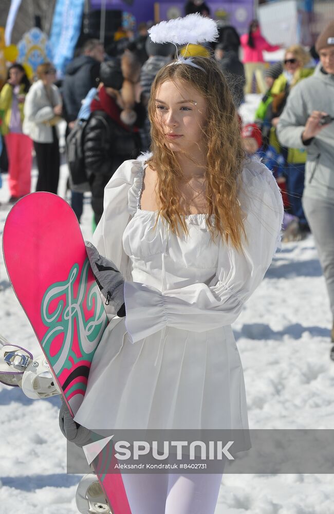 Russia Bikini Downhill