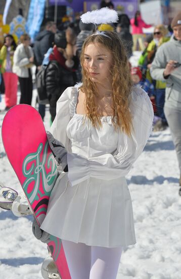 Russia Bikini Downhill