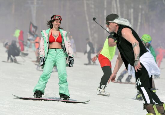 Russia Bikini Downhill