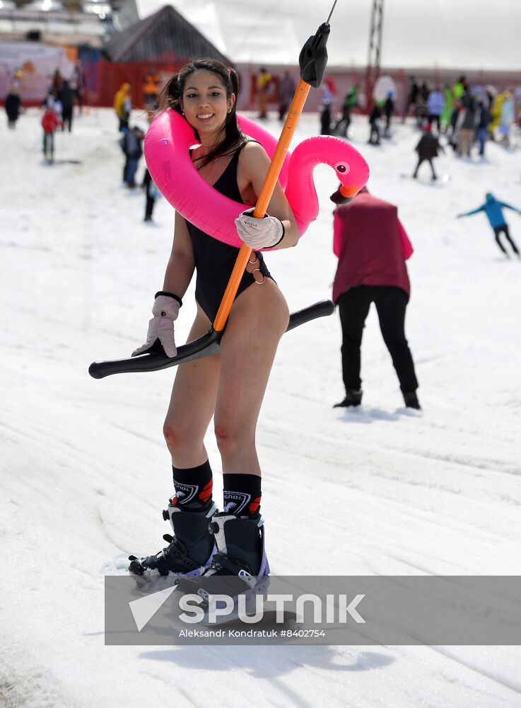 Russia Bikini Downhill