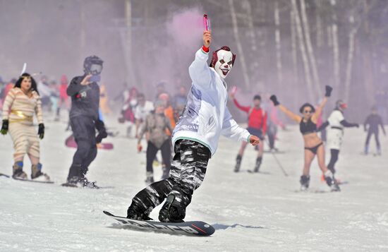 Russia Bikini Downhill