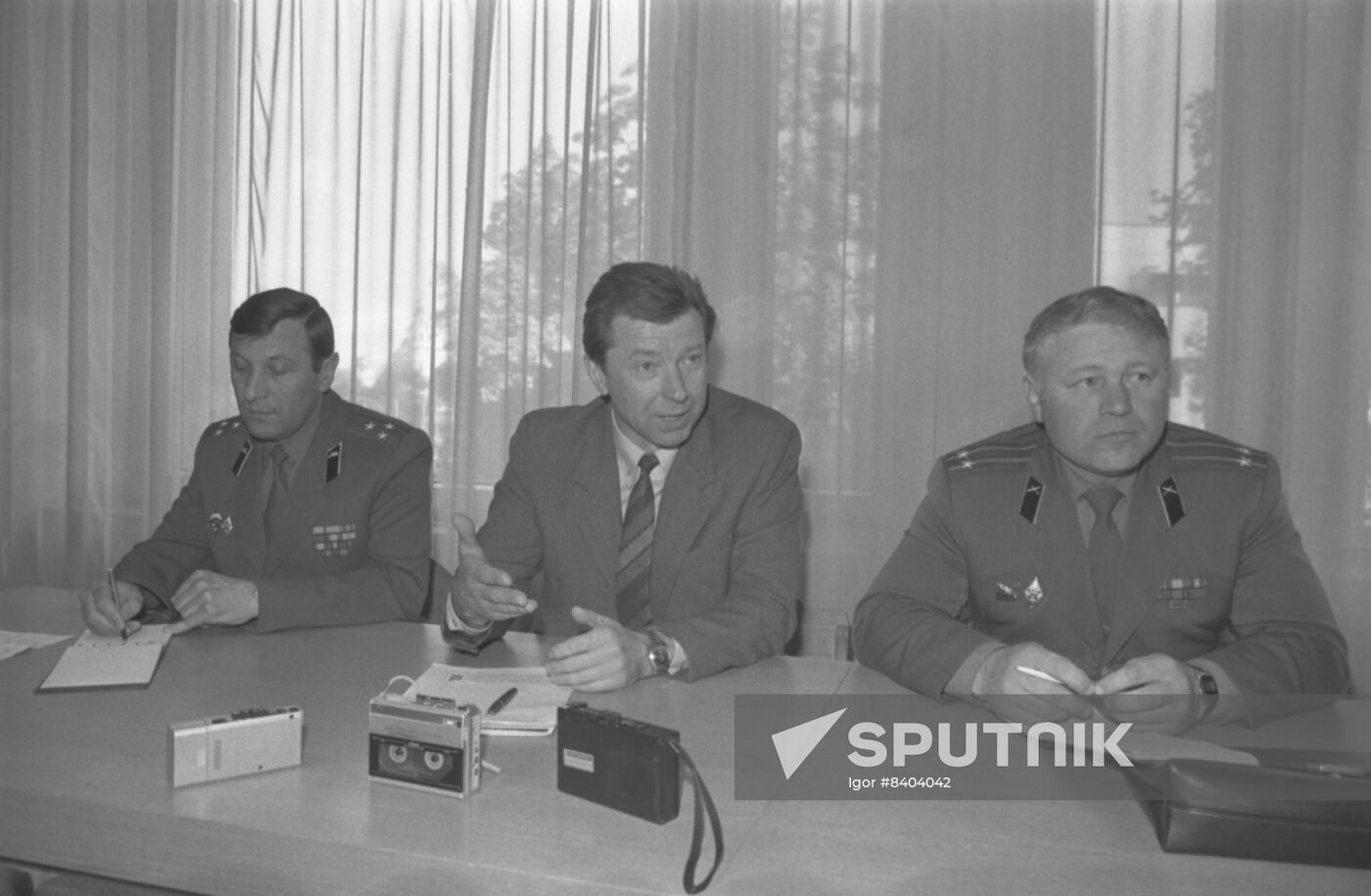 Press conference by members of Central Committee of Lithuanian Communist Party for foreign media