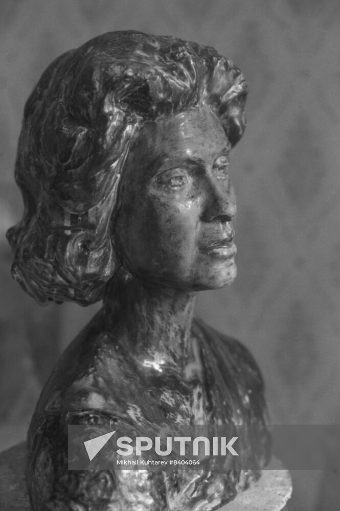 Soviet sculptor Marianna Yaroslavskaya