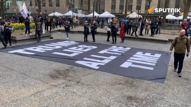 Trump's supporters and opponents gather near Manhattan Criminal Court