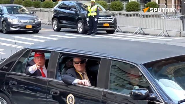 Trump impersonator greets crowds near Manhattan Criminal Court