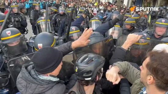 French police use tear gas and batons against pension reform protesters