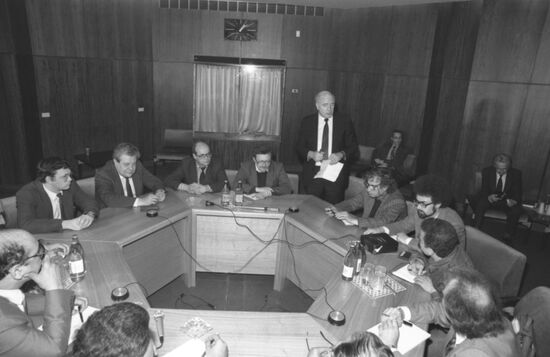 Roundtable meeting at APN: The Future of Soviet Communist Party and Upgrading the USSR