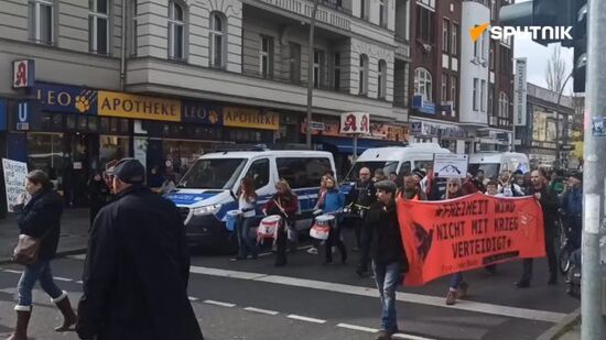 Several thousand people take part in peace march ahead of Easter in Berlin