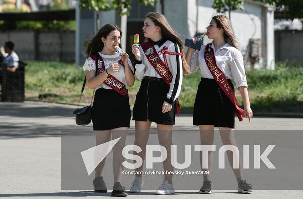 Russia School Year End