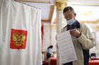 A man holds his ballot at a polling station during parliamentary elections, in Krasnodar, Russia. Russia holds legislative elections on 17-19 September 2021. Voters will elect members of the Russian State Duma and heads of nine Russian regions and 39 constituent regions. Location: Russia, Krasnodar. Author: Vitaly Timkiv/Sputnik. Russia Parliamentary Elections