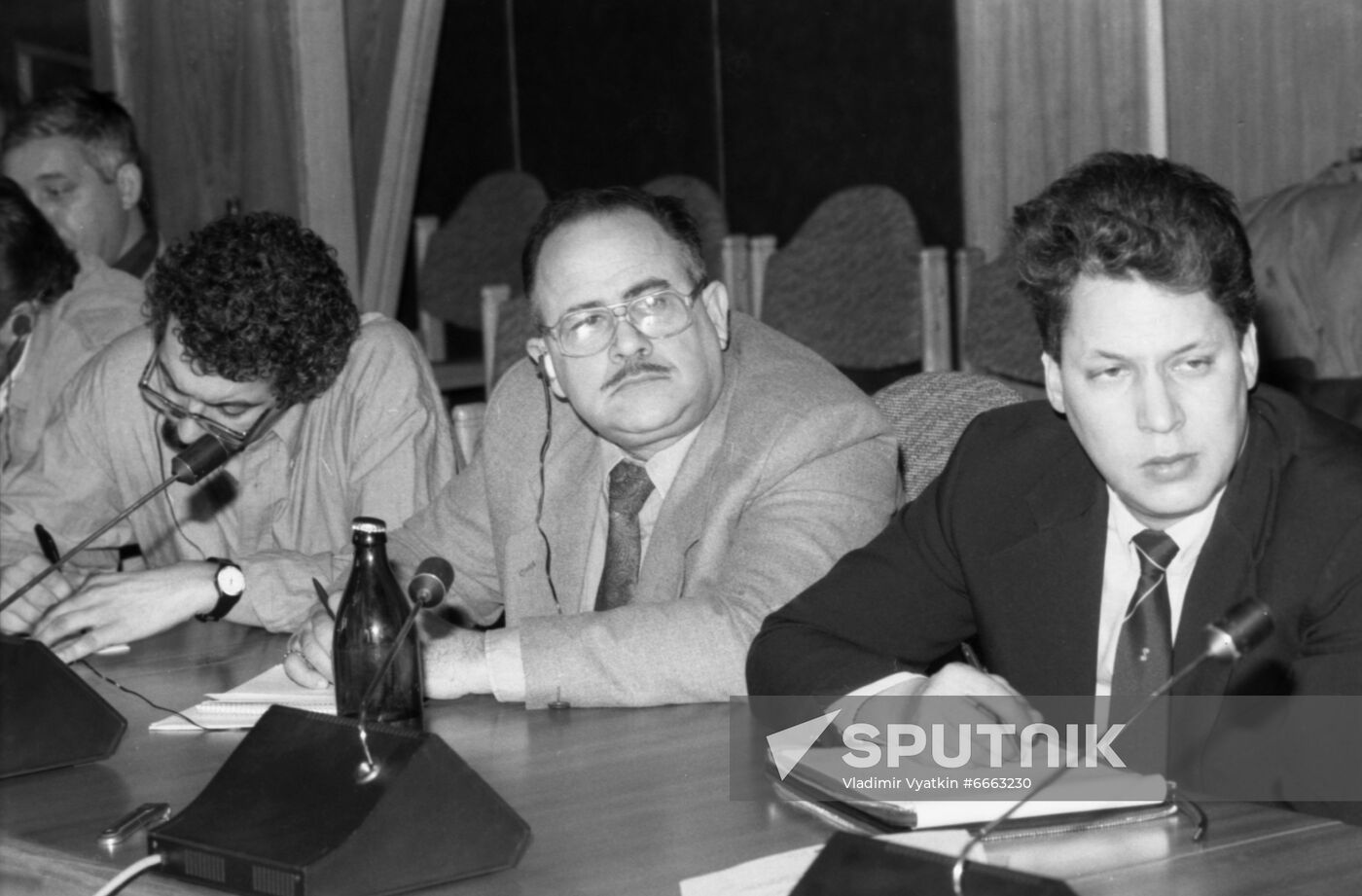 Roundtable discussion at Novosti Press Agency | Sputnik Mediabank