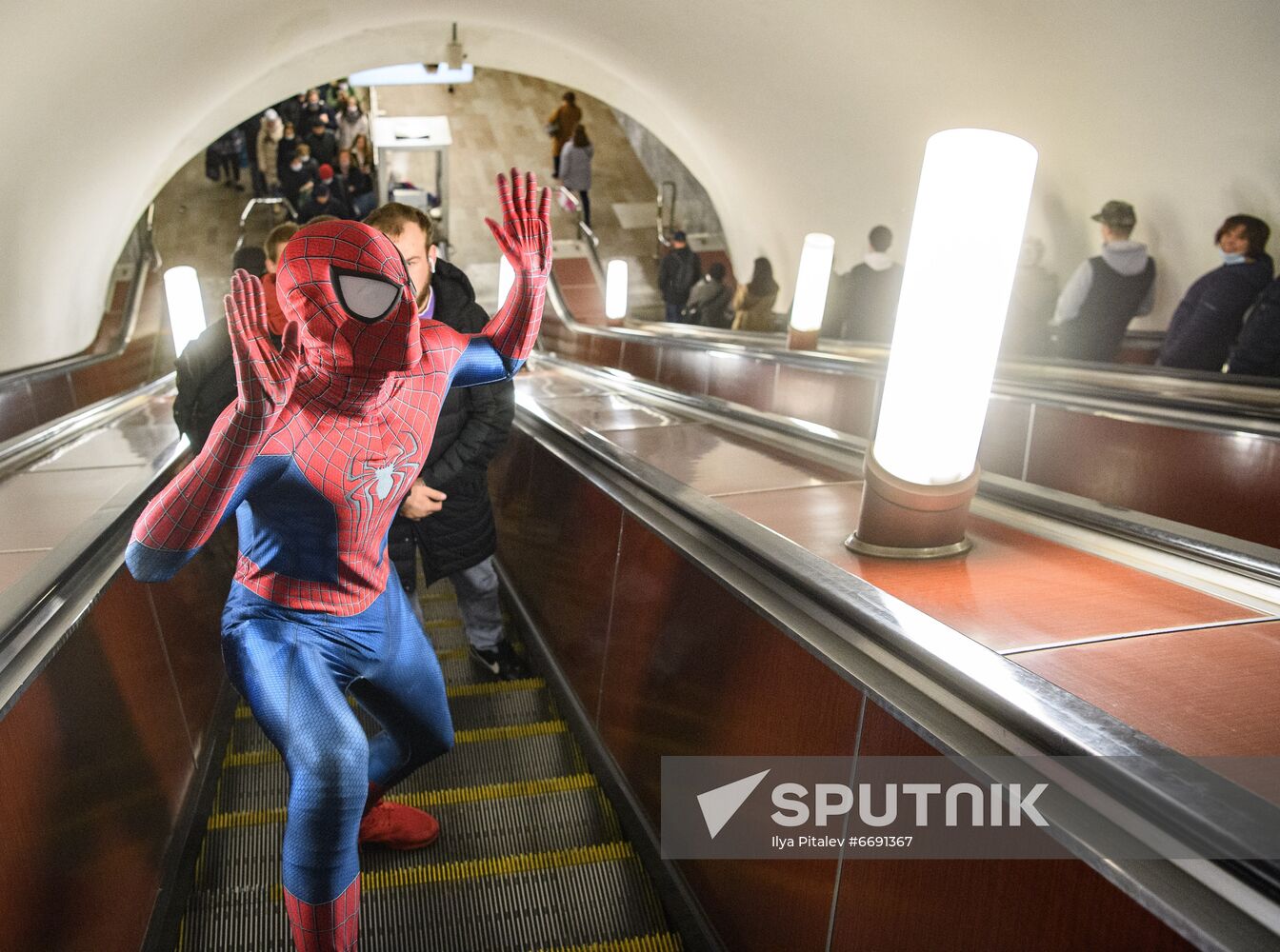 Russia Blogger Spider-Man | Sputnik Mediabank