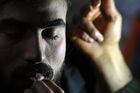 A refugee has his beard cut at the Bruzgi logistics centre providing accommodation to migrants near the Bruzgi-Kuznica Bialostocka border crossing at the Belarusian-Polish border in Grodno region, Belarus. Migrants from the Middle East and North Africa trapped in Belarus have converged on the border with Poland, where razor wire fences and Polish troops have repeatedly blocked their entry. Location: Belarus, Grodno Region. Author: Pavel Bednyakov/Sputnik. Belarus Poland Border Refugees