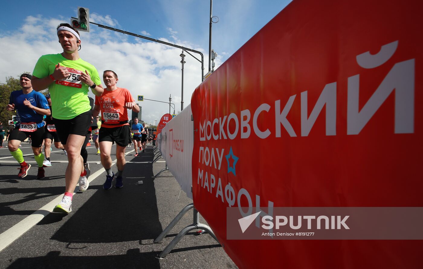 russia-moscow-half-marathon-sputnik-mediabank