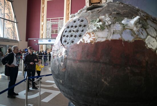 Russia Cosmonautics Day Space Capsule