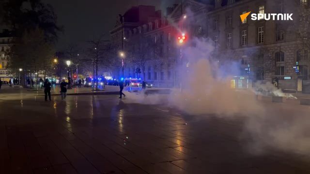 Police use tear gas to disperse protests in Paris city center